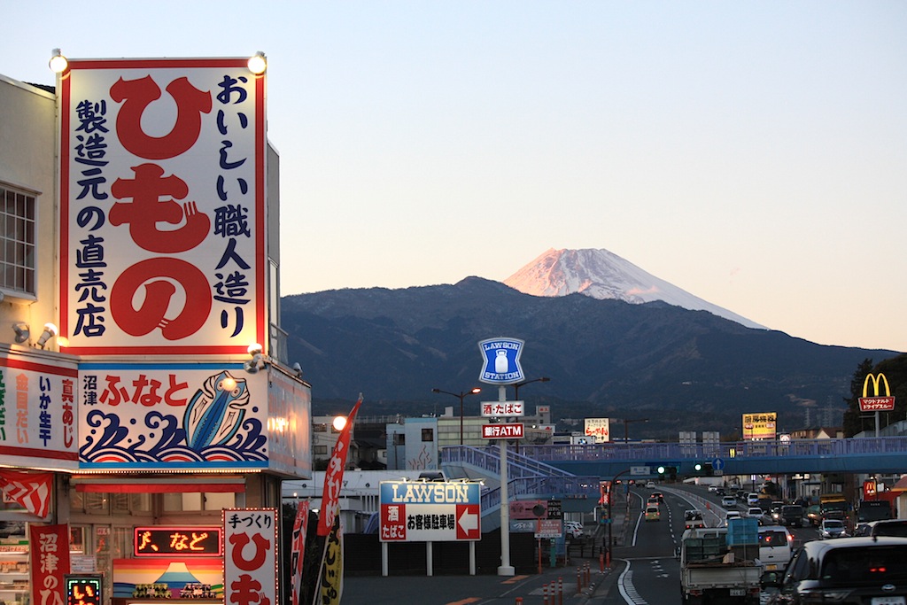 沼津ふなとから眺める富士山はこんな感じ
